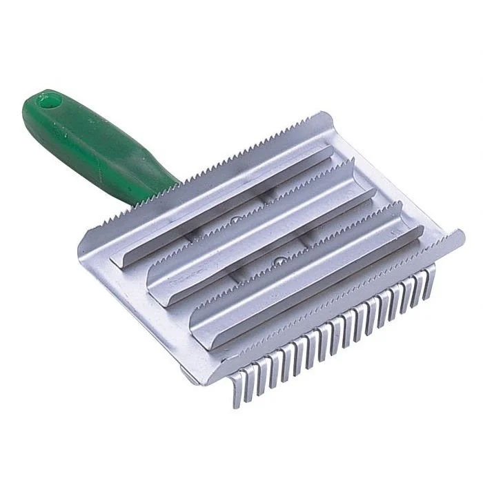 Češagija za krave i konje sa zelenom drškom